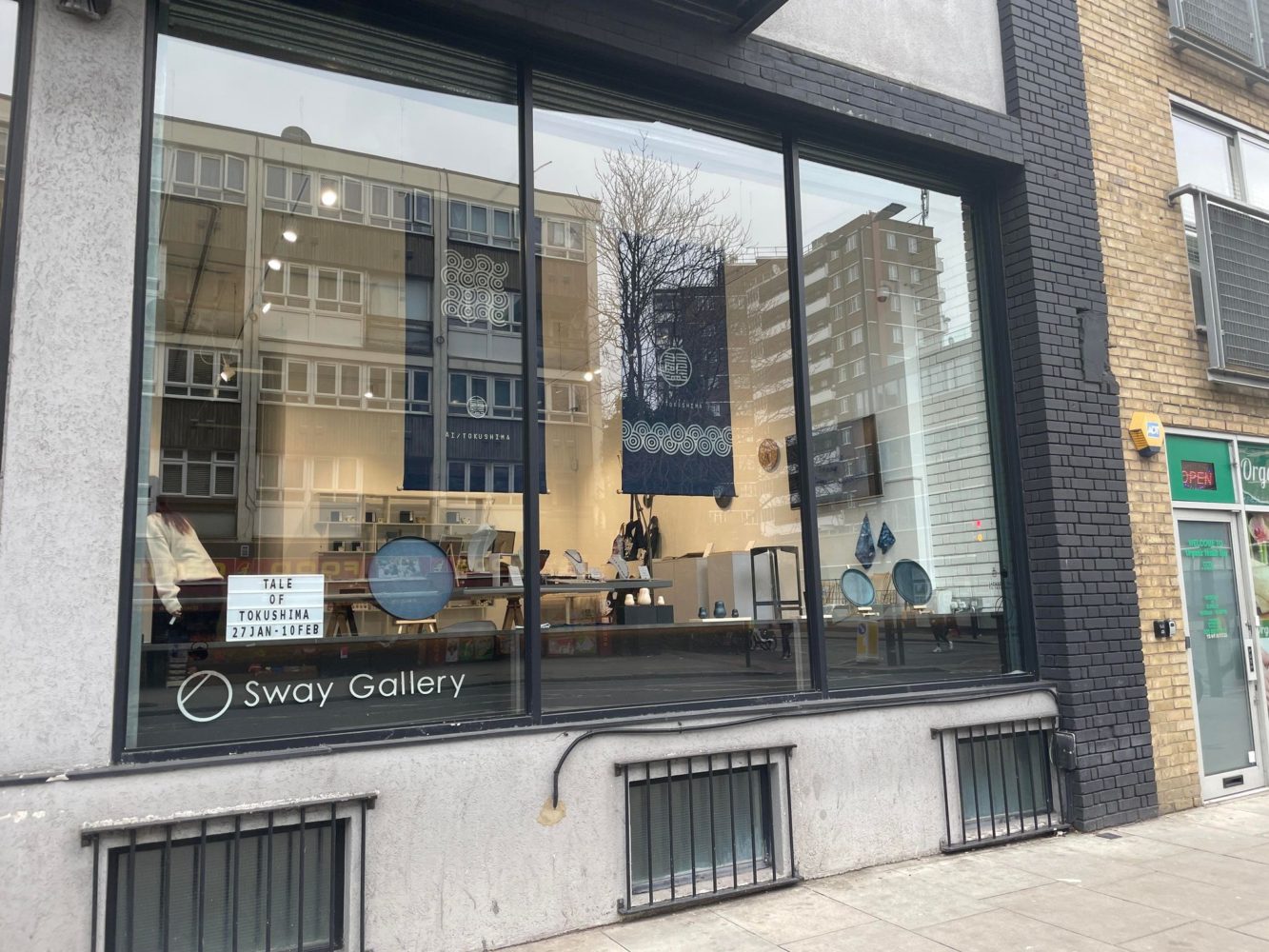 An exhibition and sales event of items utilizing ai indigo was held at the “Sway Gallery” in England (London).