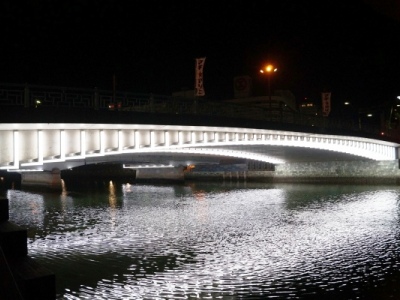 新町橋「光のマトリックス－白色LEDによるオペレッタ」